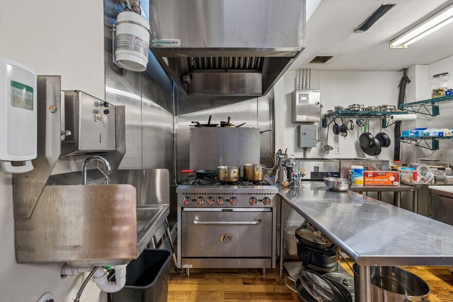 More Photos Of 109 E 6th St, Columbia Storefront For Sale