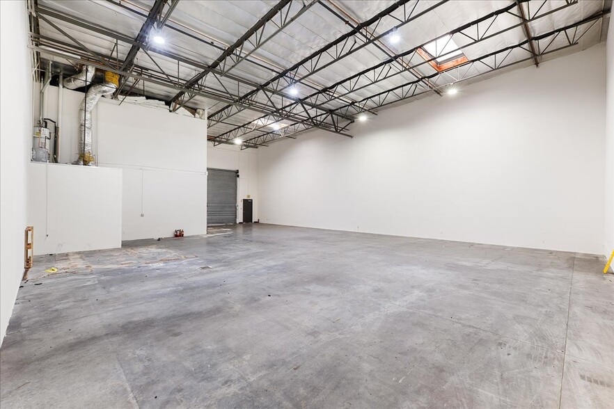 More Photos Of 5047-5057 N Walnut Grove Ave, Rosemead Manufacturing For Sale