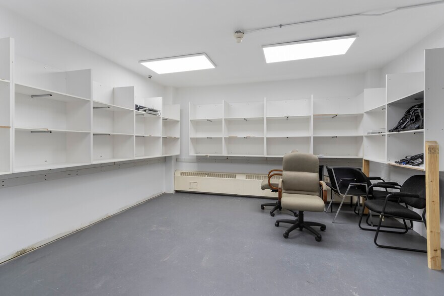 More Photos Of 5516 Industrial Rd, Rocky Rapids Office For Lease