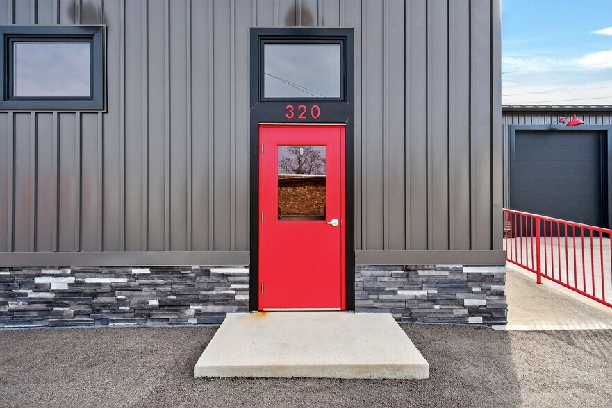 More Photos Of 320 S 1st St, Tipp City Office For Lease