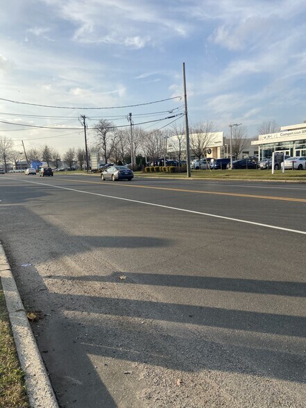 More Photos Of 610 Middle Country Rd, Saint James Auto Repair For Lease