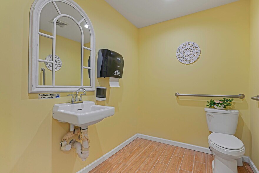 More Photos Of 1000 Stewart Ave, Bethpage Storefront Retail Residential For Sale