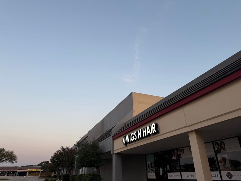 More Photos Of 910 W Parker Rd, Plano Unknown For Lease