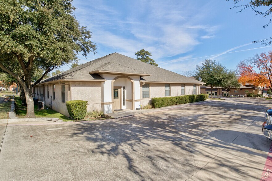 More Photos Of 901 W Wall St, Grapevine Medical For Lease