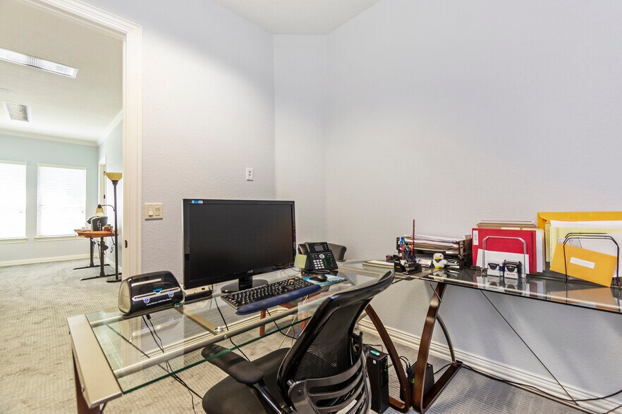 More Photos Of 7633 Bellaire Dr S, Fort Worth Medical For Sale