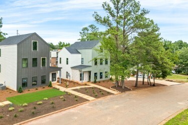 More Photos Of 580 Pride Ave, Auburn Specialty For Sale