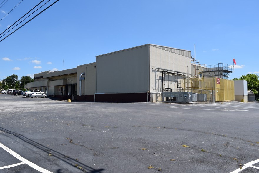 More Photos Of 635 Kingsbridge Rd, Carrollton Distribution For Lease