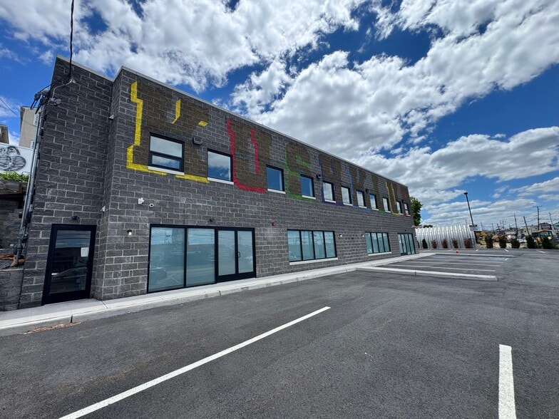 More Photos Of 550-560 Tonnelle ave, Jersey City Freestanding For Lease