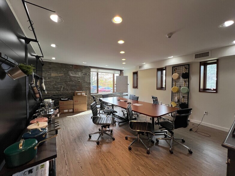 More Photos Of 94 N Broadway, Irvington Office For Lease