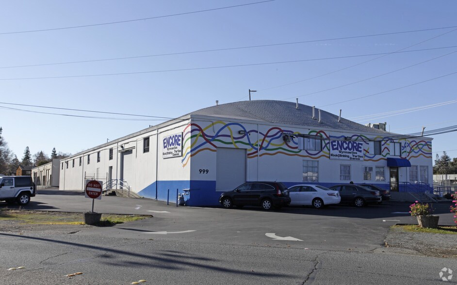 Primary Photo Of 999 Bancroft Rd, Concord Warehouse For Lease