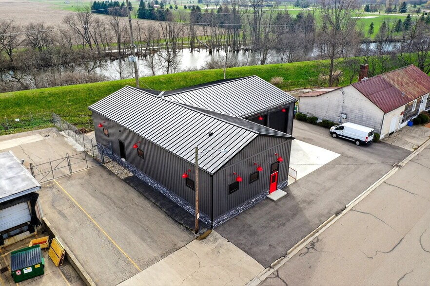 More Photos Of 320 S 1st St, Tipp City Office For Lease