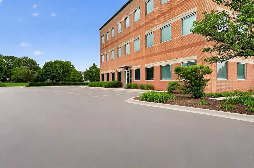 More Photos Of 2940 Rollingridge Rd, Naperville Medical For Lease