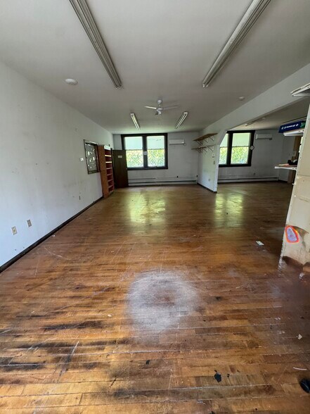 More Photos Of 400 Magnolia St, Beverly Warehouse For Sale