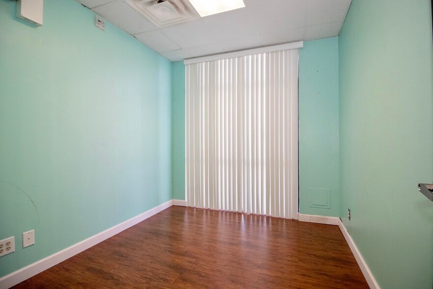 More Photos Of 285 N Main St, Troutman General Retail For Lease