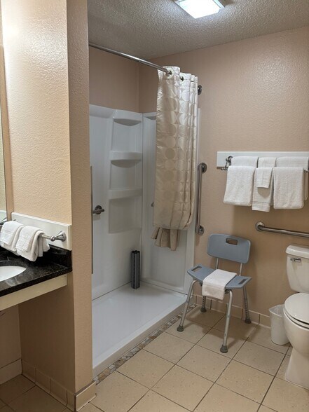 More Photos Of 3518 Osage Beach Pkwy, Osage Beach Hotel For Sale