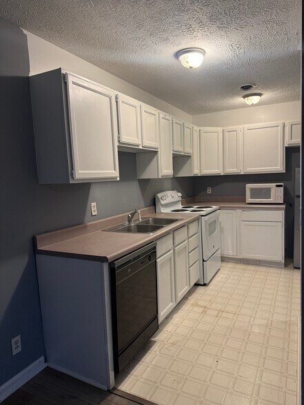 More Photos Of 285 S Chestnut St, Monrovia Apartments For Sale