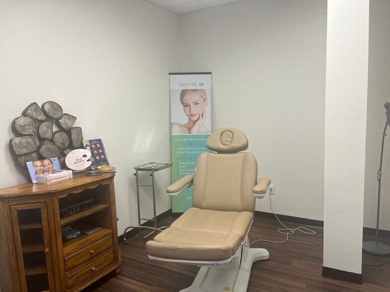 More Photos Of 10000 Research Blvd, Austin Restaurant For Lease