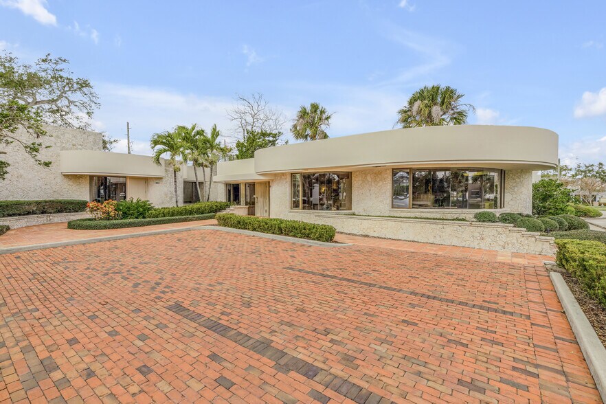 More Photos Of 100-104 Riverside Dr, New Smyrna Beach Office For Sale