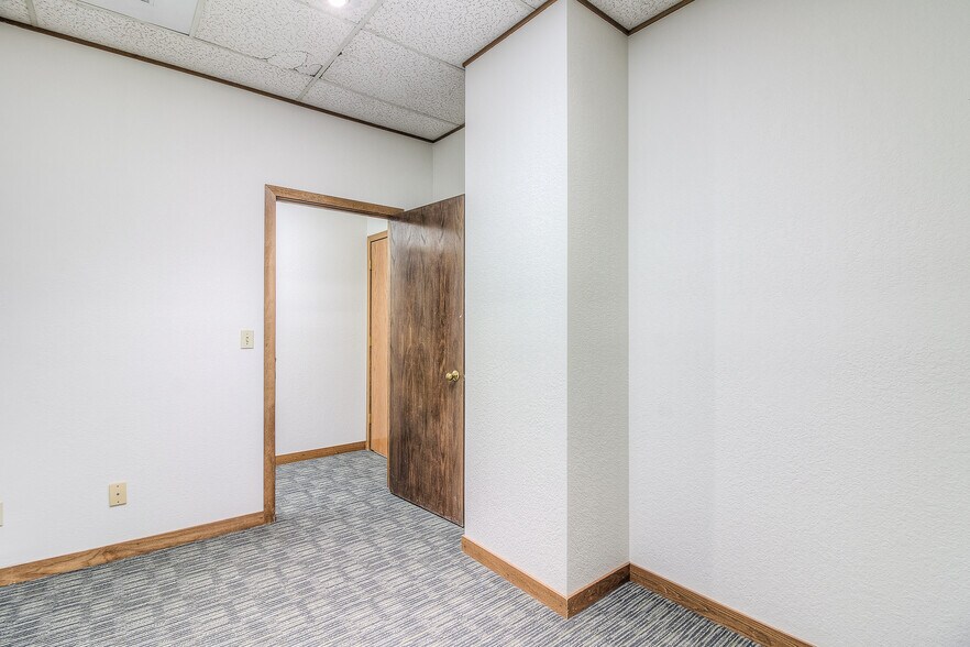 More Photos Of 304-308 N 3rd St, Yakima Office For Sale