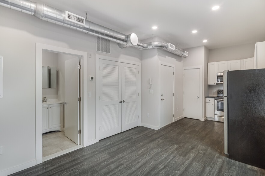 More Photos Of 500 S 52nd St, Philadelphia Storefront Retail Residential For Sale
