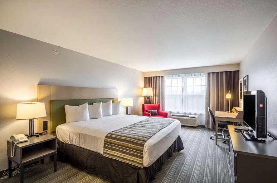 More Photos Of 121 Merwin Way, Fond Du Lac Hotel For Sale