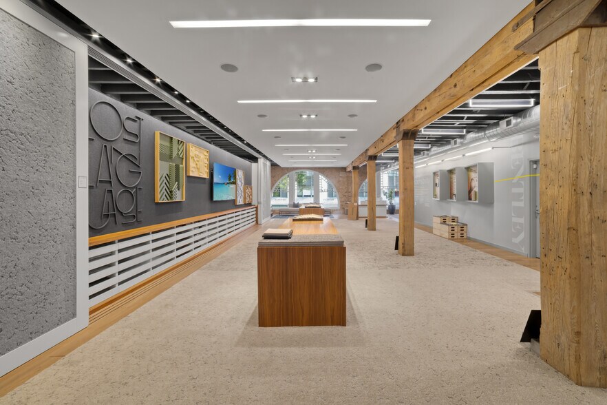 More Photos Of 220-230 W Kinzie St, Chicago Loft Creative Space For Lease