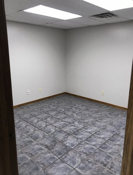 More Photos Of 901 N Virginia Ave, Oklahoma City Manufacturing For Lease