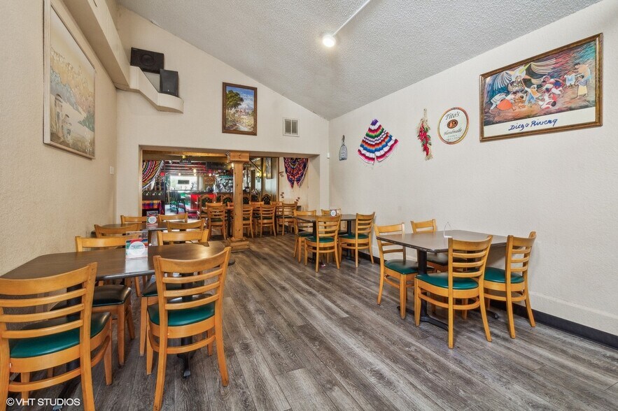 More Photos Of 309 E Walnut St, Oglesby Restaurant For Sale