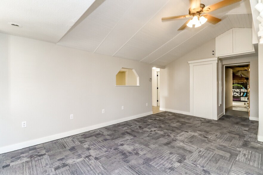 More Photos Of 3838 S Warner St, Tacoma Flex For Lease