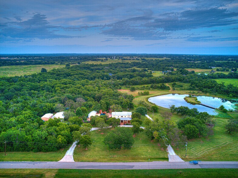 More Photos Of 18509 Brangus Rd, Shawnee Specialty For Sale