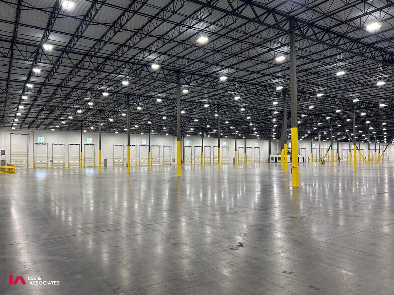 More Photos Of 2601 Skyview Dr, Lithia Springs Distribution For Lease