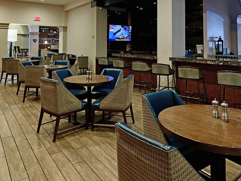 More Photos Of 6300 Waterford Blvd, Oklahoma City Hotel For Lease