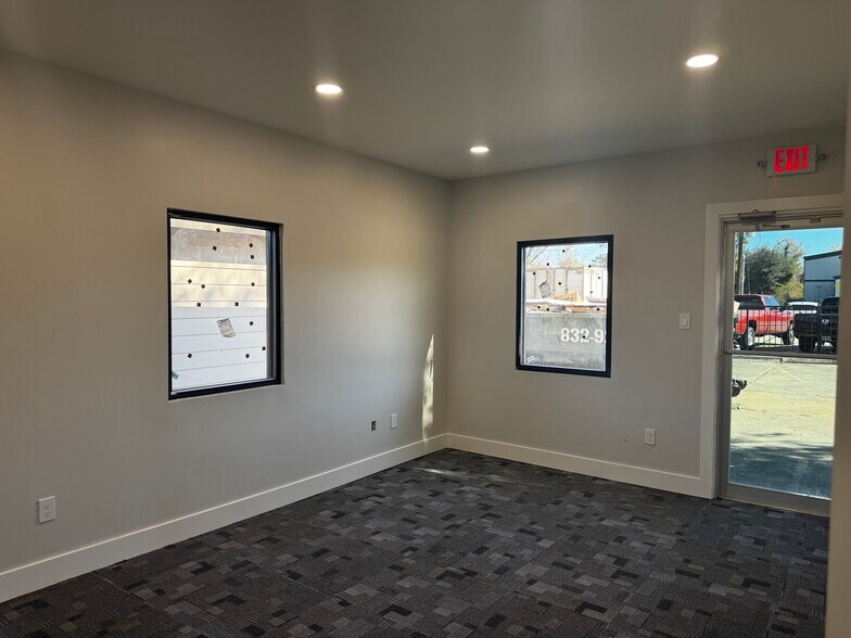 More Photos Of 2533 Roy Rd, Pearland Office For Lease