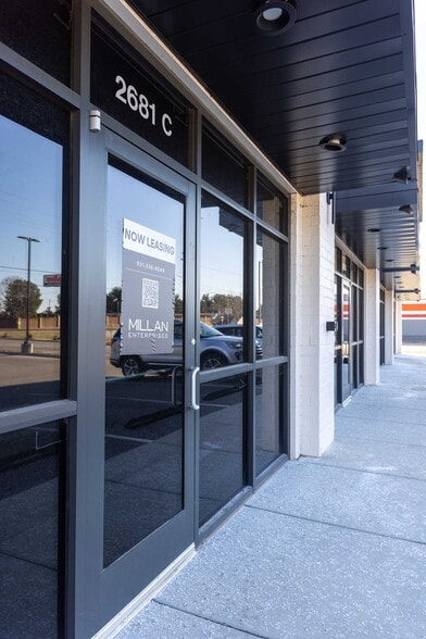 More Photos Of 106 Collier Rd, Clarksville Storefront Retail Office For Lease