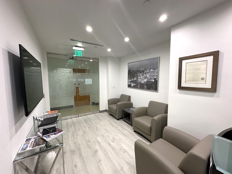 More Photos Of 20803 Biscayne Blvd, Aventura Office For Lease