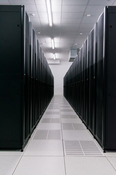 More Photos Of 1515 Round Table Dr, Dallas Warehouse For Lease