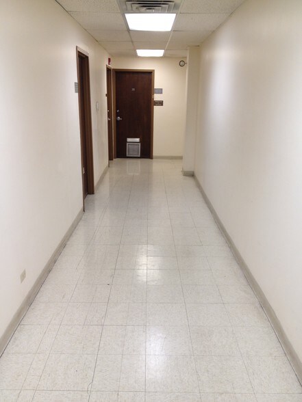 More Photos Of 9204 S Commercial Ave, Chicago Office For Sale