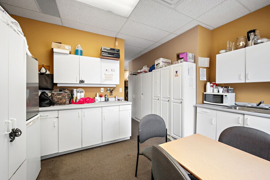 More Photos Of 325-337 NW Northdale Blvd, Coon Rapids Freestanding For Sale