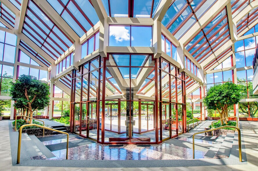 More Photos Of 100 Corporate Pky, Amherst Unknown For Lease