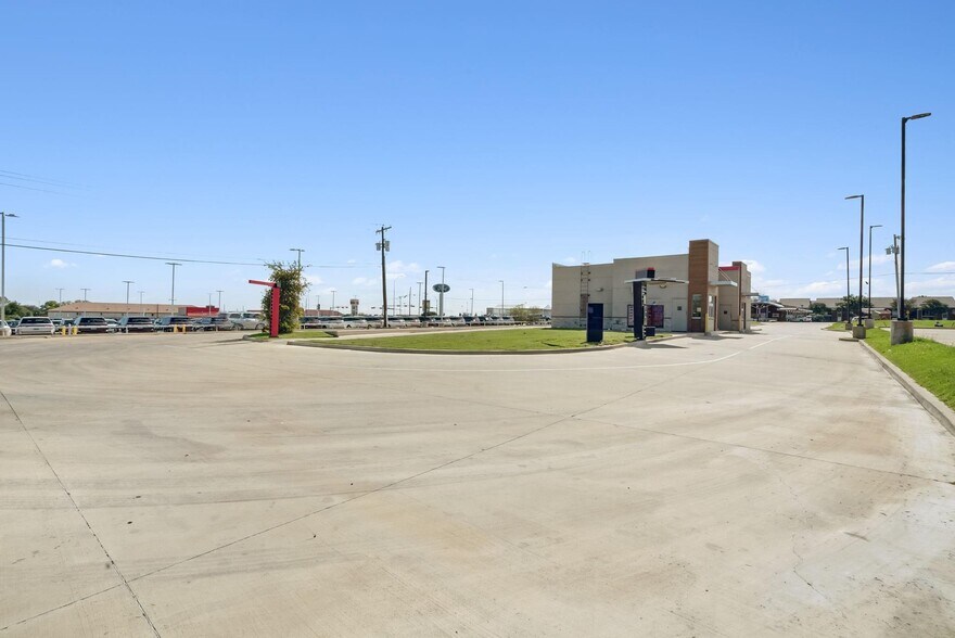 More Photos Of 3011 W Washington St, Stephenville Fast Food For Lease