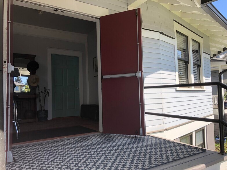 More Photos Of 7809 NE Everett St, Portland Religious Facility For Sale