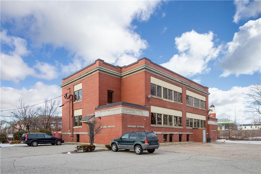 More Photos Of 20 Centerville Rd, Warwick Office For Lease