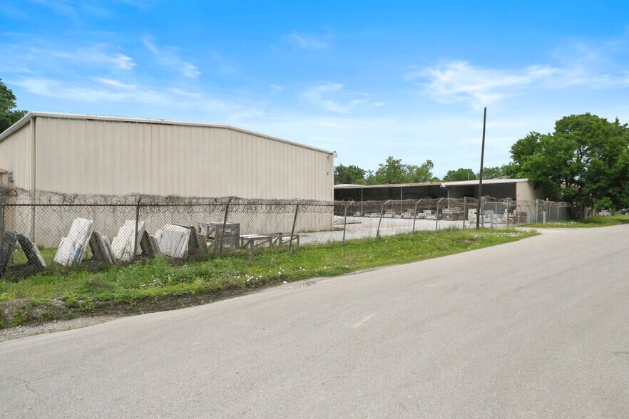 More Photos Of 6302 Saint Augustine St, Houston Manufacturing For Lease