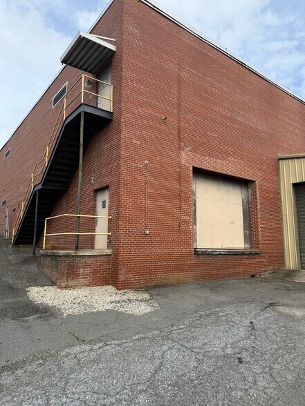 More Photos Of 422B N 3rd St, Albemarle Warehouse For Lease