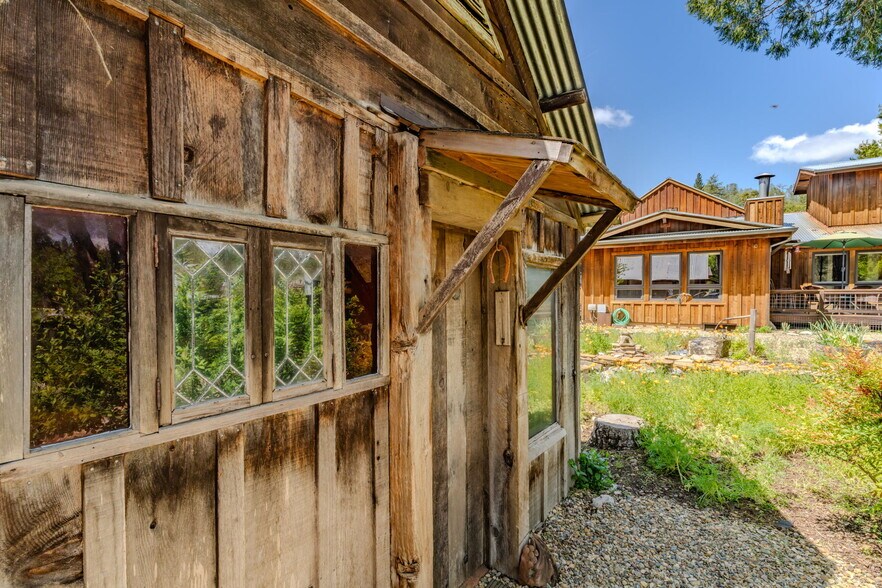 More Photos Of 21376 Consolation St, Volcano Specialty For Sale