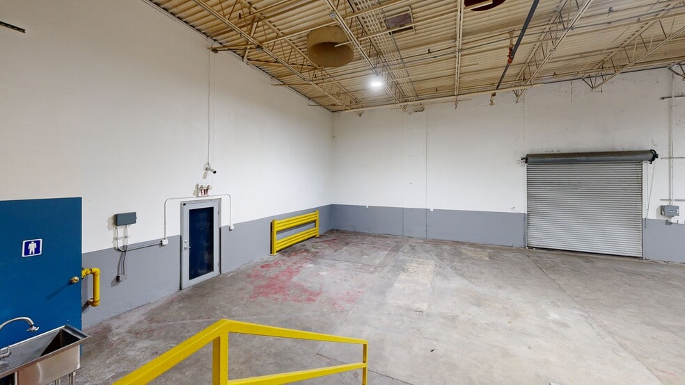 More Photos Of 13290 E Daum Dr, City of Industry Manufacturing For Sale