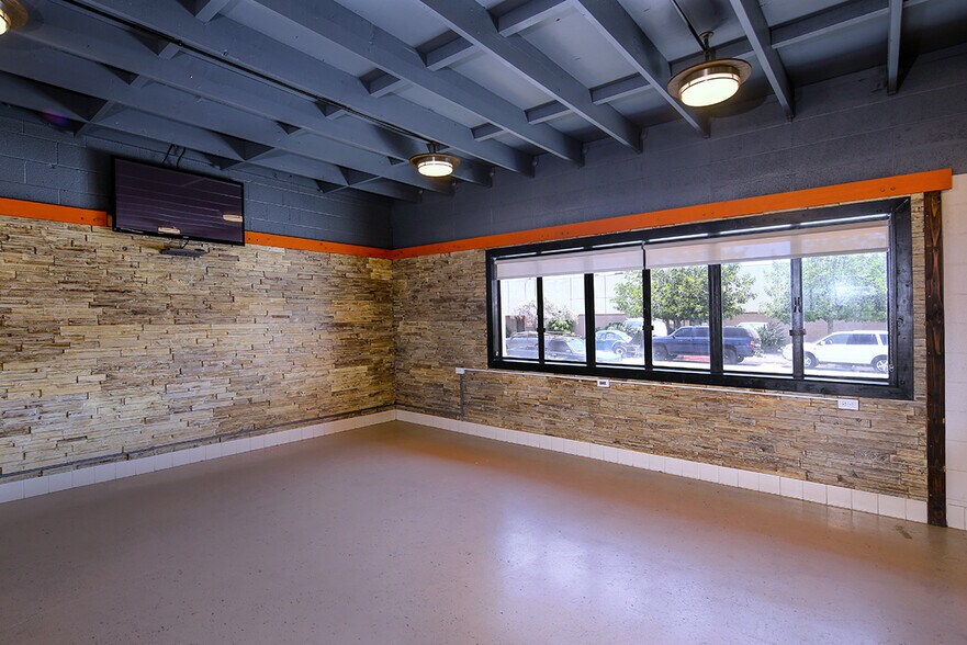 More Photos Of 227 W Maple Ave, Monrovia Manufacturing For Lease
