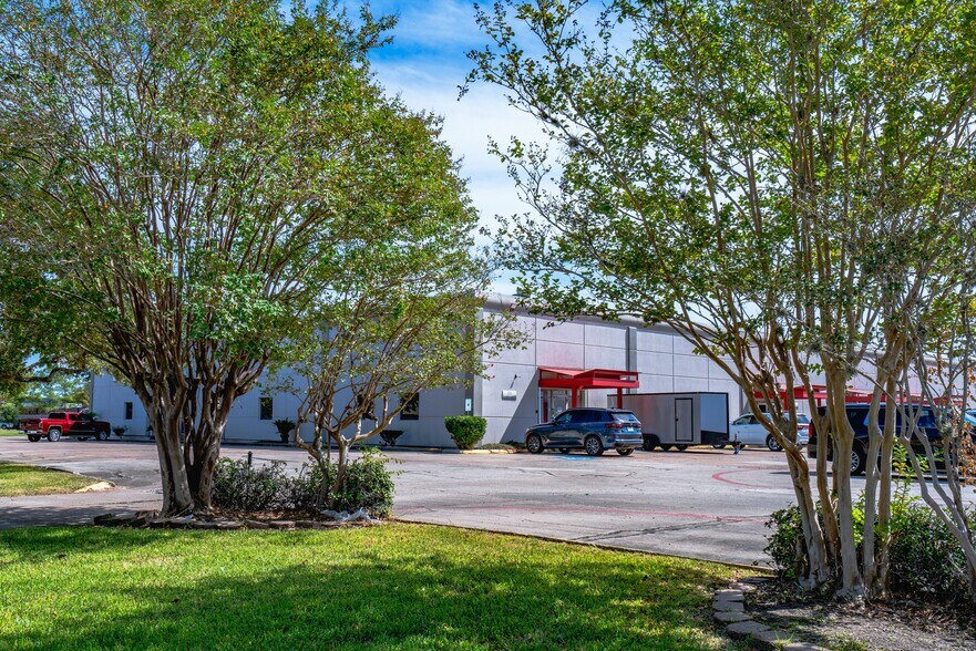 More Photos Of 902-910 Gemini, Houston Unknown For Lease
