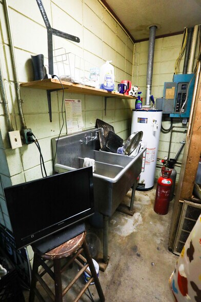 More Photos Of 1242 Elks Lake Rd, Hattiesburg Service Station For Sale