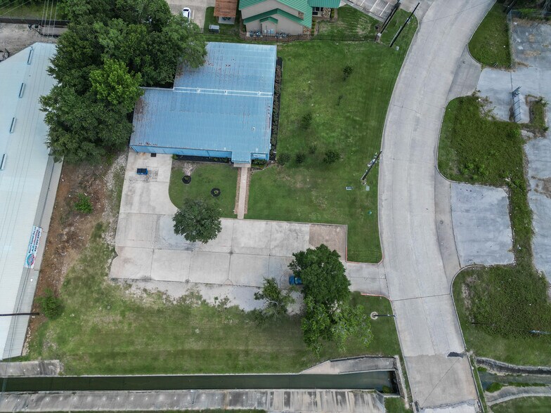 More Photos Of 25020 Oakhurst Dr, Spring Warehouse For Sale